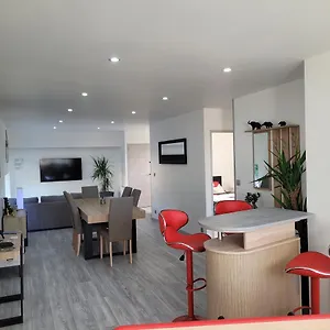 Aux Portes Du Mont Apartment
